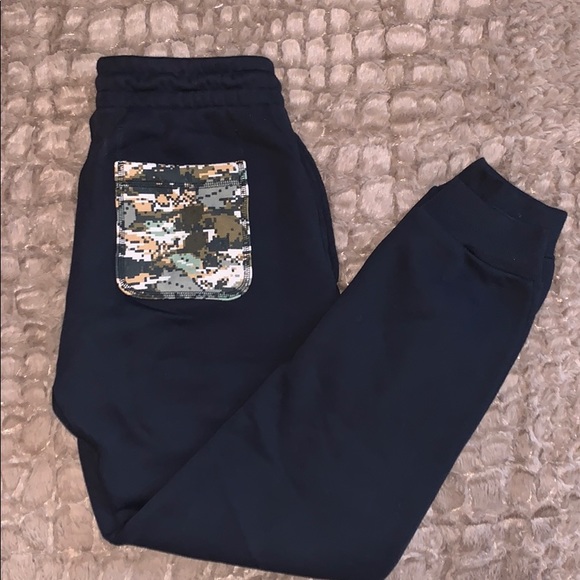 Nike sweatpants with camo pocket in back - Picture 2 of 3